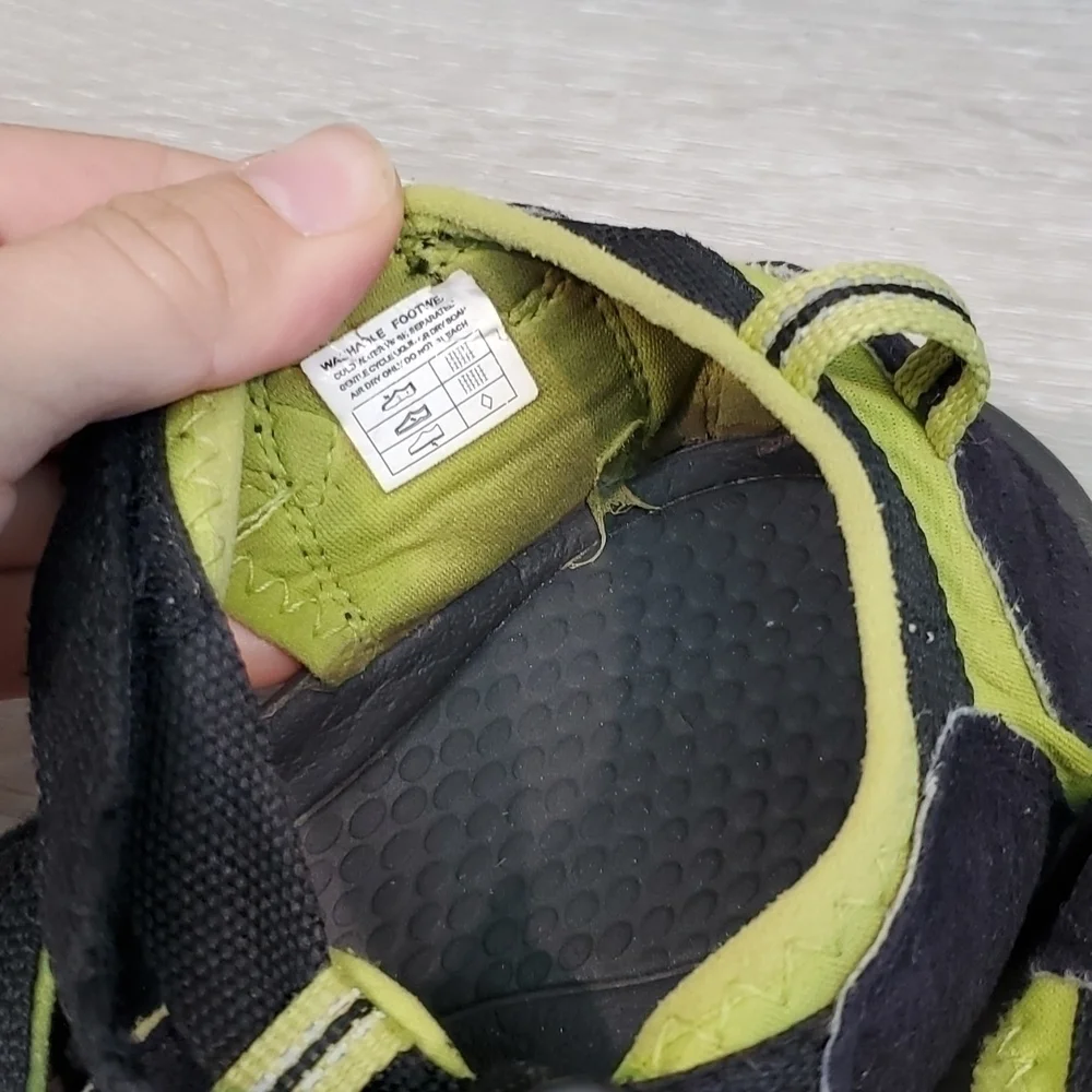 Keen Kids Big Boy Sandals Outdoor Hiking shoes sz 5
